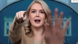 US-Regierungssprecherin Karoline Leavitt während eines Pressebriefings im Weißen Haus.