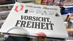 Exemplare der Erstausgabe der neuen Ostdeutschen Allgemeinen Zeitung (OAZ), 20.02.2026.