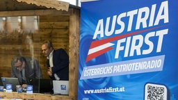 Studio des neuen FPÖ-Radios "Austria First" startet im Rahmen des Neujahrstreffens der FPÖ, Österreich, 17.01.2026.