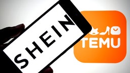 SHEIN-Logo ist auf einem Smartphone,  im Hintergrund ist das TEMU-Logo zu sehen. 