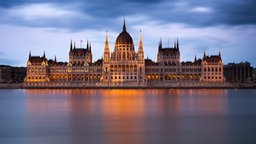 Blick auf das Parlamentsgebäude, Budapest, Ungarn. 