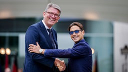 Kulturstaatsminister Wolfgang Weimer (l) empfängt den italienischen Medien-Unternehmer Pier Silvio Berlusconi, 02.09.2025.