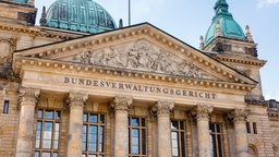 FAssade des Bundesverwaltungsgerichts in Leipzig, ehemaliges Gebäude des Reichsgerichts.