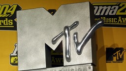 Dreidimensionale Version des MTV-Logo, aufgenommen bei der Verleihung der MTV Europe Music Awards am 18.11.2004 in Rom