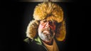 Jochen Malmsheimer - Portrait mit Fellmütze