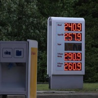 Auf einer Anzeige steht der Dieselpreis in Höhe von 2,41 Euro.