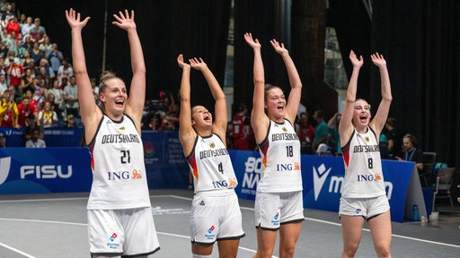 Die deutschen 3x3-Basketballerinnen jubeln über Gold bei den World University Games