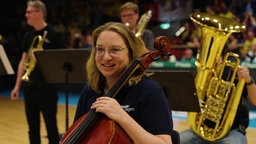 Cellistin Geelvink spielte zum ersten Mal in der Ischelandhalle in Hagen.