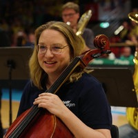 Cellistin Geelvink spielte zum ersten Mal in der Ischelandhalle in Hagen.