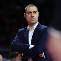 Bonns Cheftrainer Marko Stankovic bei der Partie gegen FC Bayern