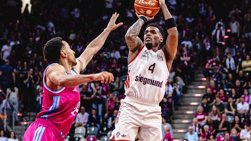  Xavier Rathan-Mayes über Joel Aminu