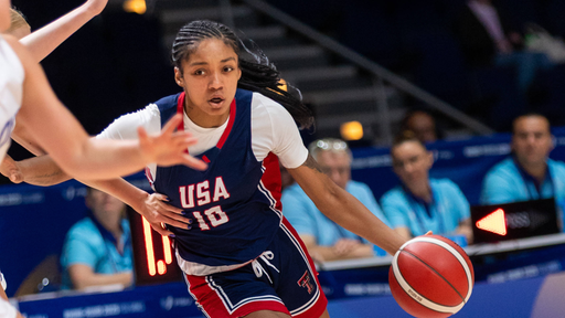 Basketballerin Sydney Love im Finale der World University Games in Aktion