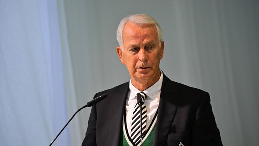 Rainer Bonhof auf der Mitgliederversammlung von Borussia Mönchengladbach