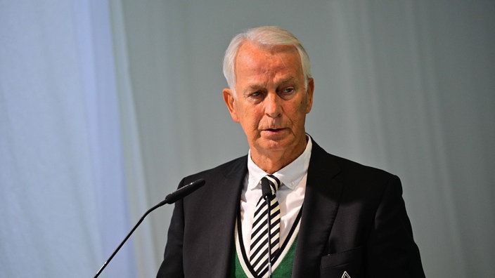 Rainer Bonhof auf der Mitgliederversammlung von Borussia Mönchengladbach