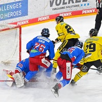 Spielszene aus der Partie Düsseldorf gegen Krefeld in der DEL2.