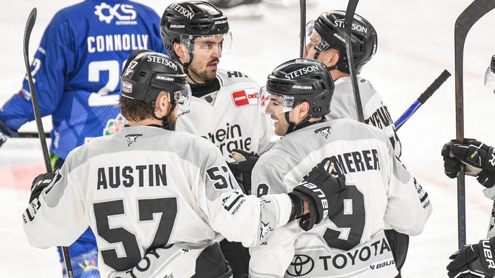 Kölner Haie bejubeln Treffer