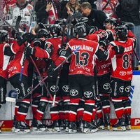 Großer Jubel bei den Kölner Haien nach dem Spiel gegen die Eisbären Berlin.