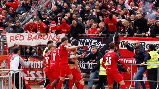 Ekstase in der Essener Kurve in Ulm