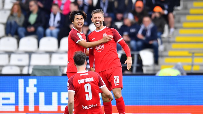 Torjubel zum 0:1 durch Torben Müsel (r.)