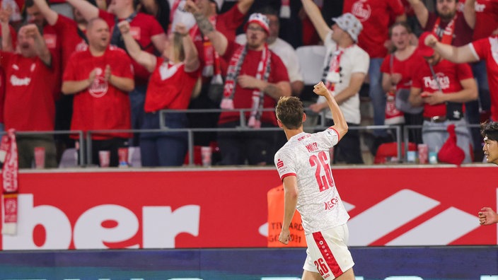 Essens Torben Müsel bejubelt seinen Treffer gegen Greuter Fürth in der Relegation