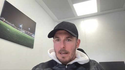 Verl-Coach Tobias Strobl während eines Interviews mit dem WDR