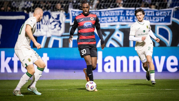 Yannick Tonye im Dribbling