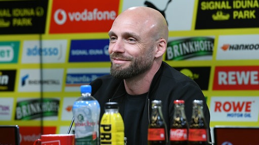 Ole Book bei seiner ersten Presseknoferenz beim BVB