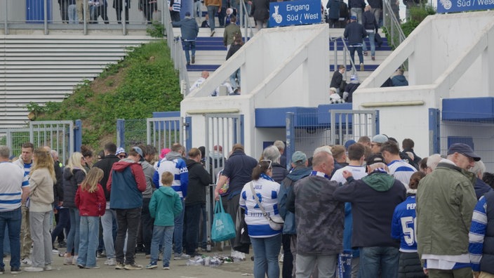 Einlass in das Stadion
