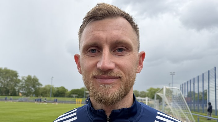 Fußballspieler am Spielfeldrand