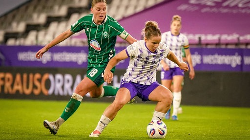 Paulina Platner von der SGS Essen am Ball