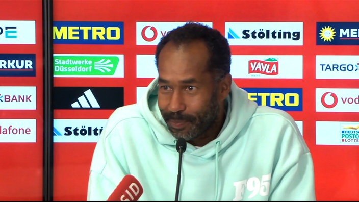 Dnaiel thioune auf der PK vor dme Spiel gegen Arminia Bielefeld