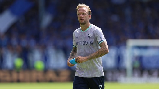 Kevin Vogt mit Wasserflasche in der Hand