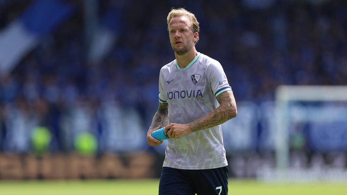 Kevin Vogt mit Wasserflasche in der Hand
