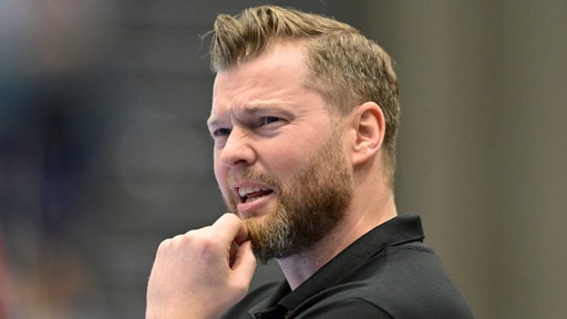 Coach Arnor Gunnarsson sucht noch die Balance im Spiel des Bergischen HC.
