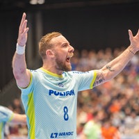 Gummersbachs Lukas Blohme versucht die Gästefans zu motivieren