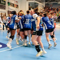 Die Mannschaft von der HSG Blomberg-Lippe jubelt über den Gewinn der Deutschen Meisterschaft