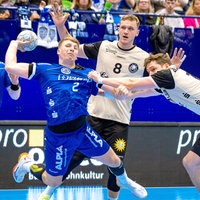 Gummersbachs Lukas Hutecek (am Ball) im Spiel gegen den Bergischen HC.