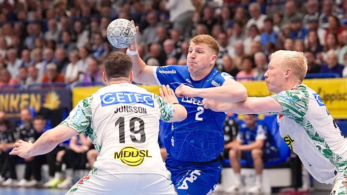 Lukas Hutecek im Zweikampf gegen Elvar Oernund Magnus Saugstrup