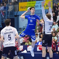 Miro Schluroff vom VfL Gummersbach setzt zum Wurf aus dem Rückraum an