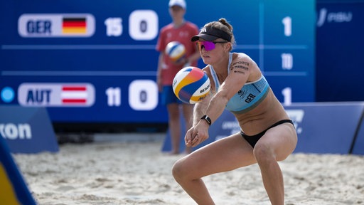 Szene aus dem Spiel der deutschen Beachvolleyballerinnen