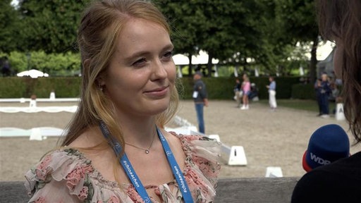 Leonie Merheim, Host bei @diemitdenpferden