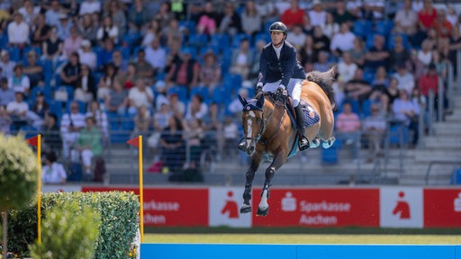 Springreiter Ben Maher auf seinem Pferd Point Break beim CHIO in Aachen.
