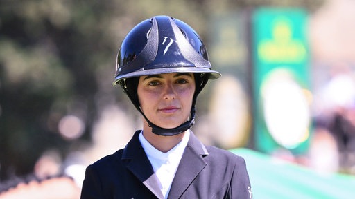 Die französische Springreiterin Nina Mallevaey (Archivbild).