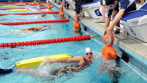 100 Meter Rettungsschwimmen Wettkampf