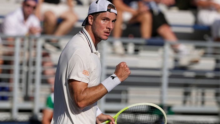Jan-Lennard Struff reagiert nach einem Punktgewinn.