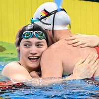Nina Holt (l.) jubelt zusammen mit Lena Oppermann 
