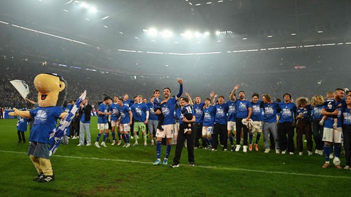 Schalke 04 steigt in Bundesliga auf