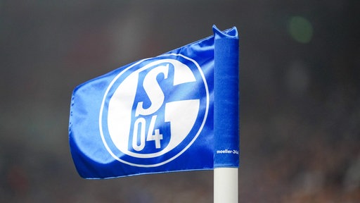 Symbolbild - Eine Eckfahne im Stadion des FC Schalke 04