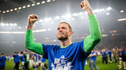 Torhüter Loris Karius hat seinen Vertrag bei Schalke verlängert.