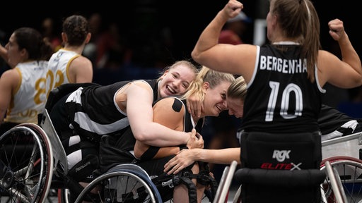 Deutschlands Rollstuhlbasketballerinnen  bejubeln Gold